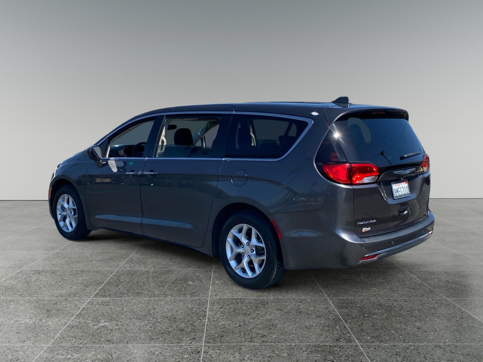 2019 Chrysler Pacifica Touring Plus photo 3