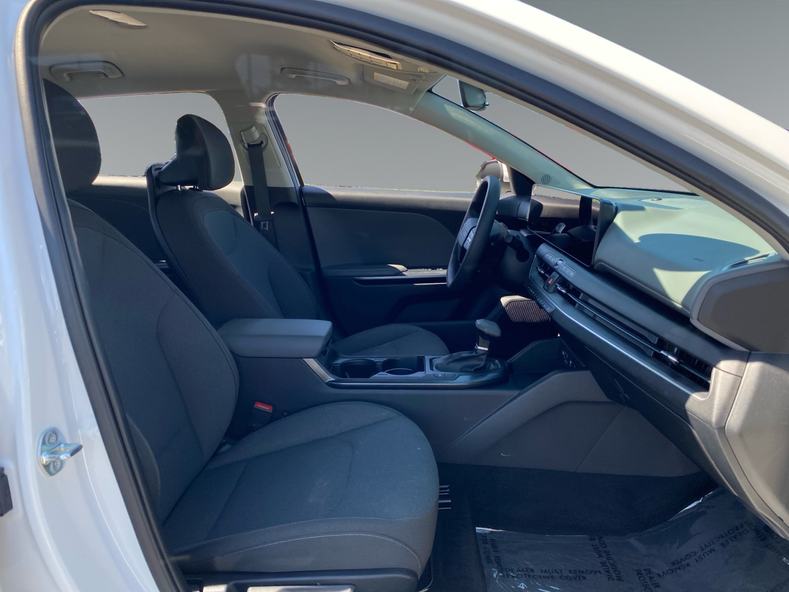 2025 Kia K4 LXS - Photo 15