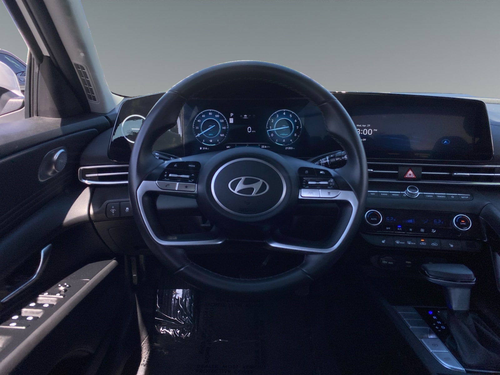 2025 Hyundai Elantra SEL - Photo 12