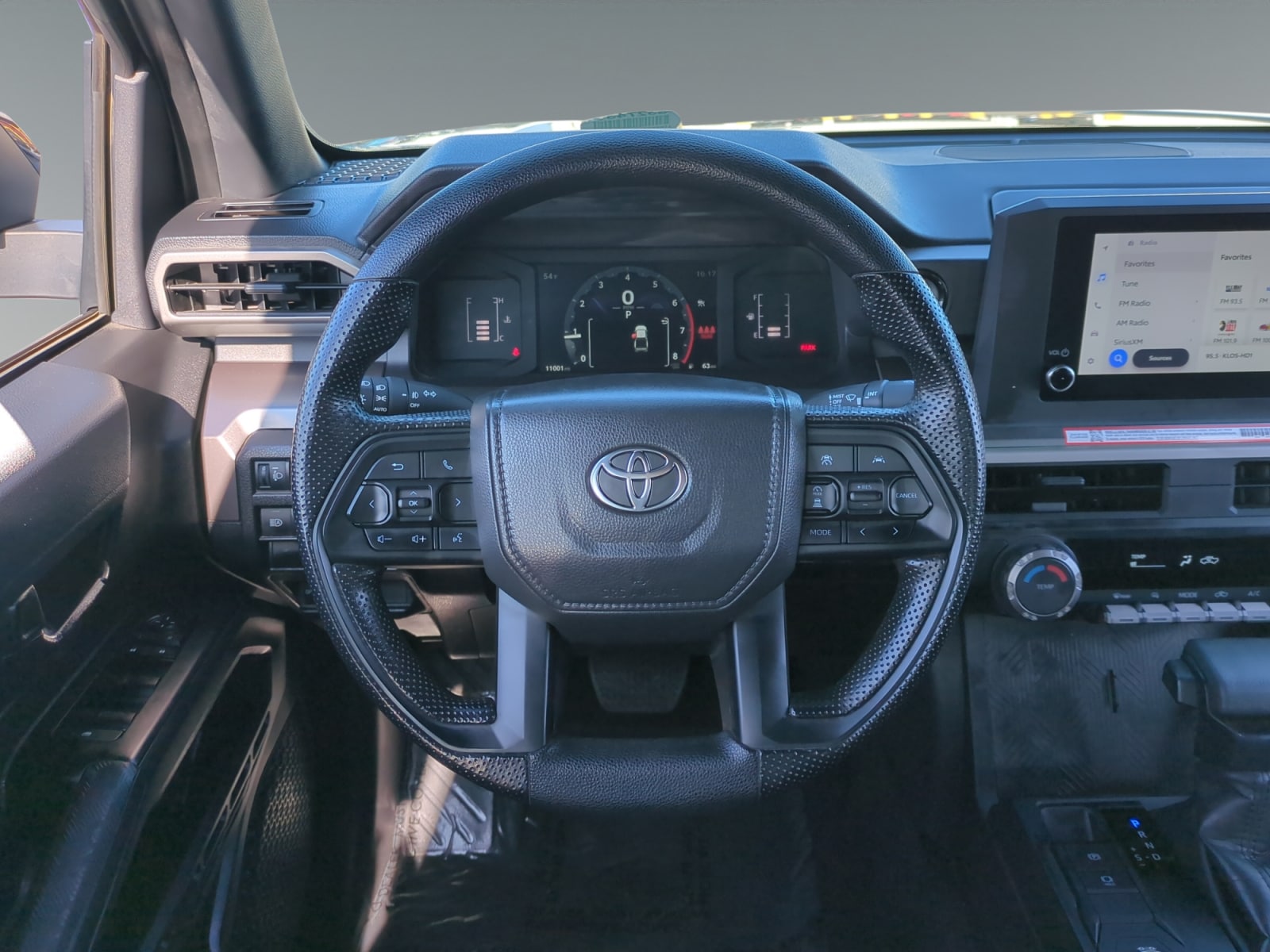 2025 Toyota Tacoma SR5 - Photo 12
