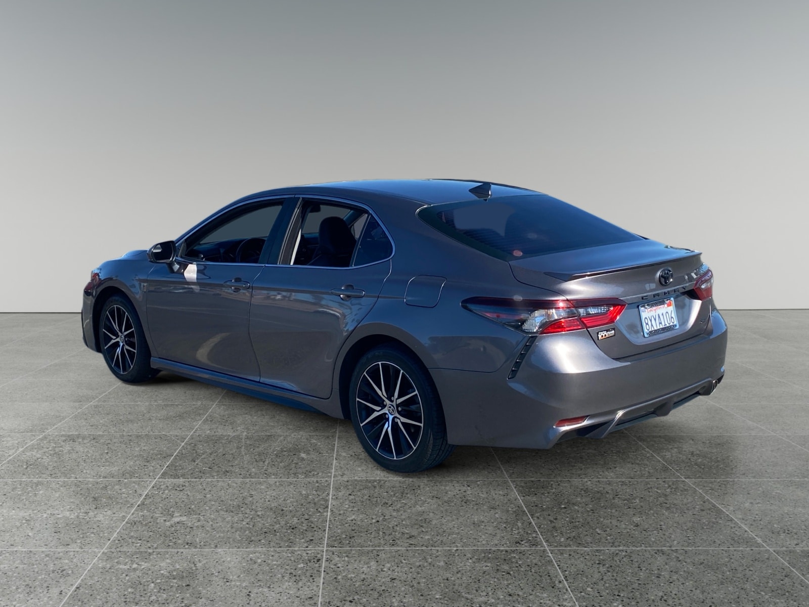 2021 Toyota Camry SE photo 3