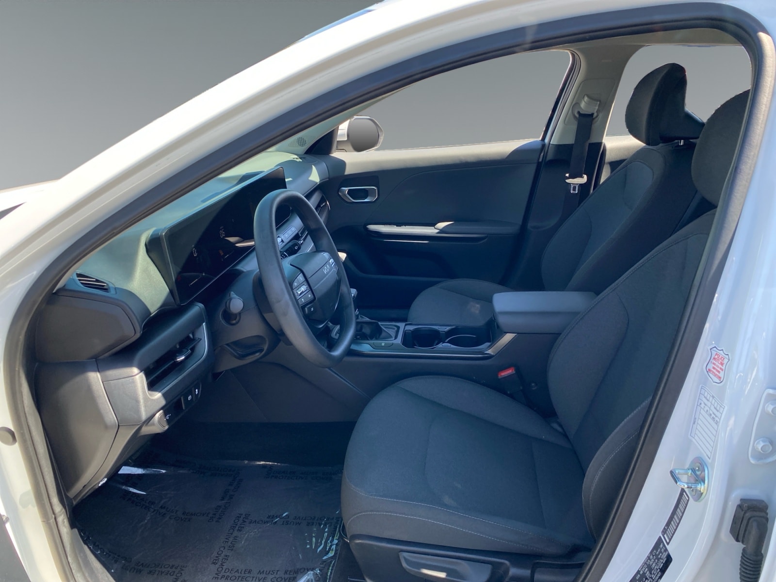 2025 Kia K4 LXS - Photo 9