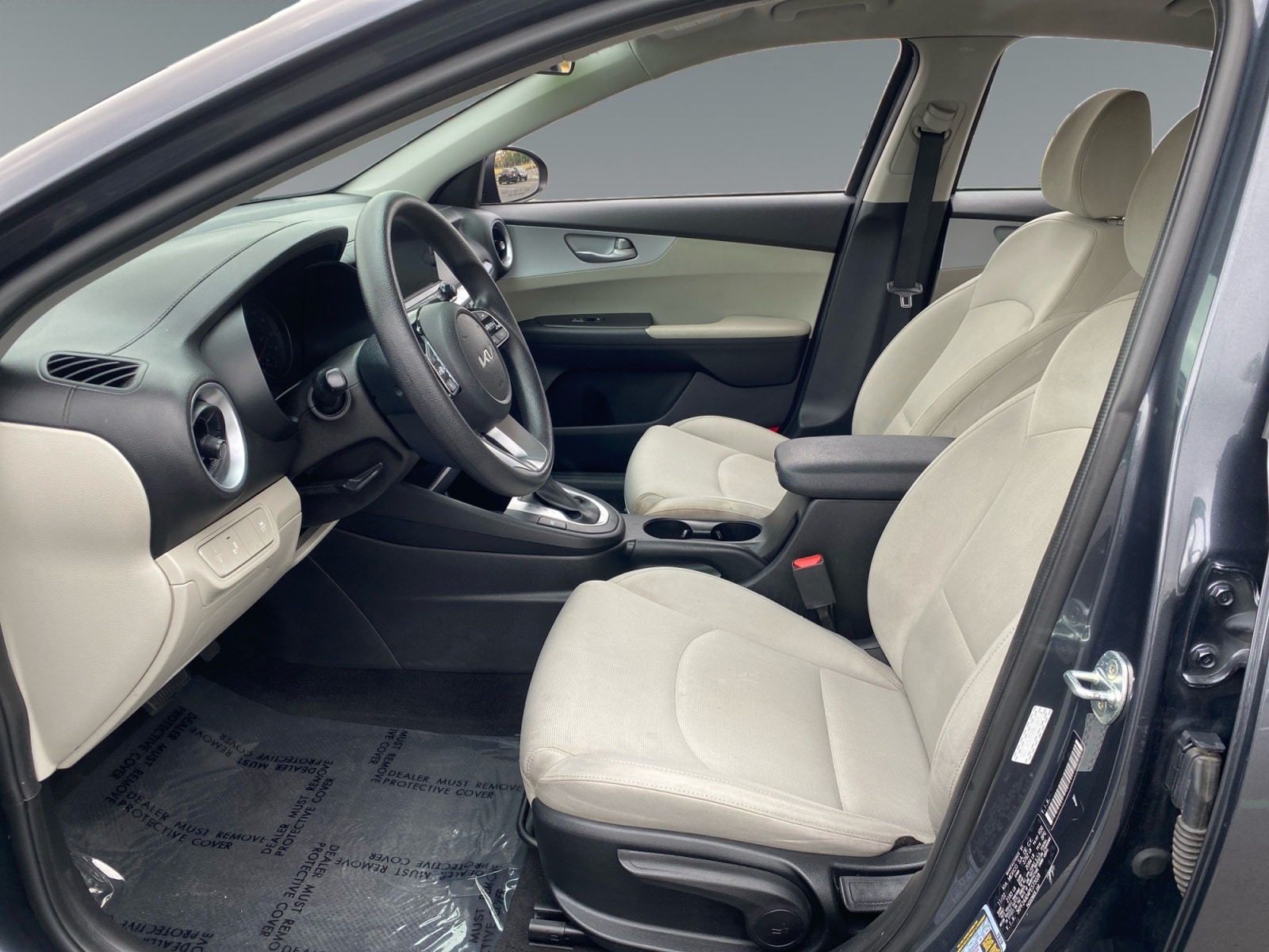 2023 Kia Forte LXS - Photo 9