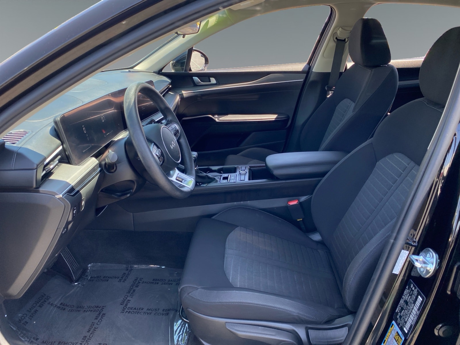2025 Kia K5 LXS - Photo 9