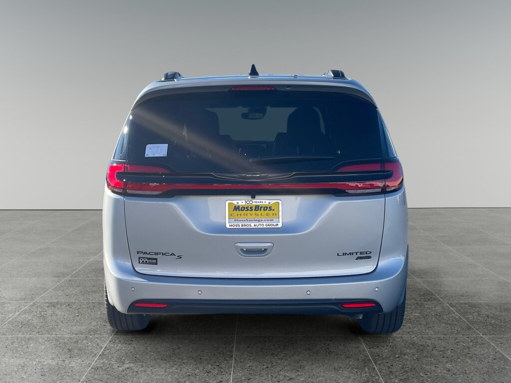 New 2026 Chrysler Pacifica Limited Passenger Van