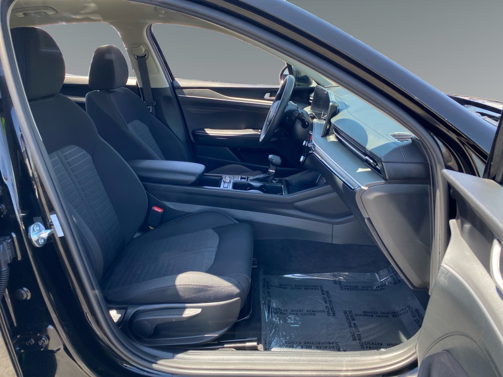 2025 Kia K5 LXS - Photo 15