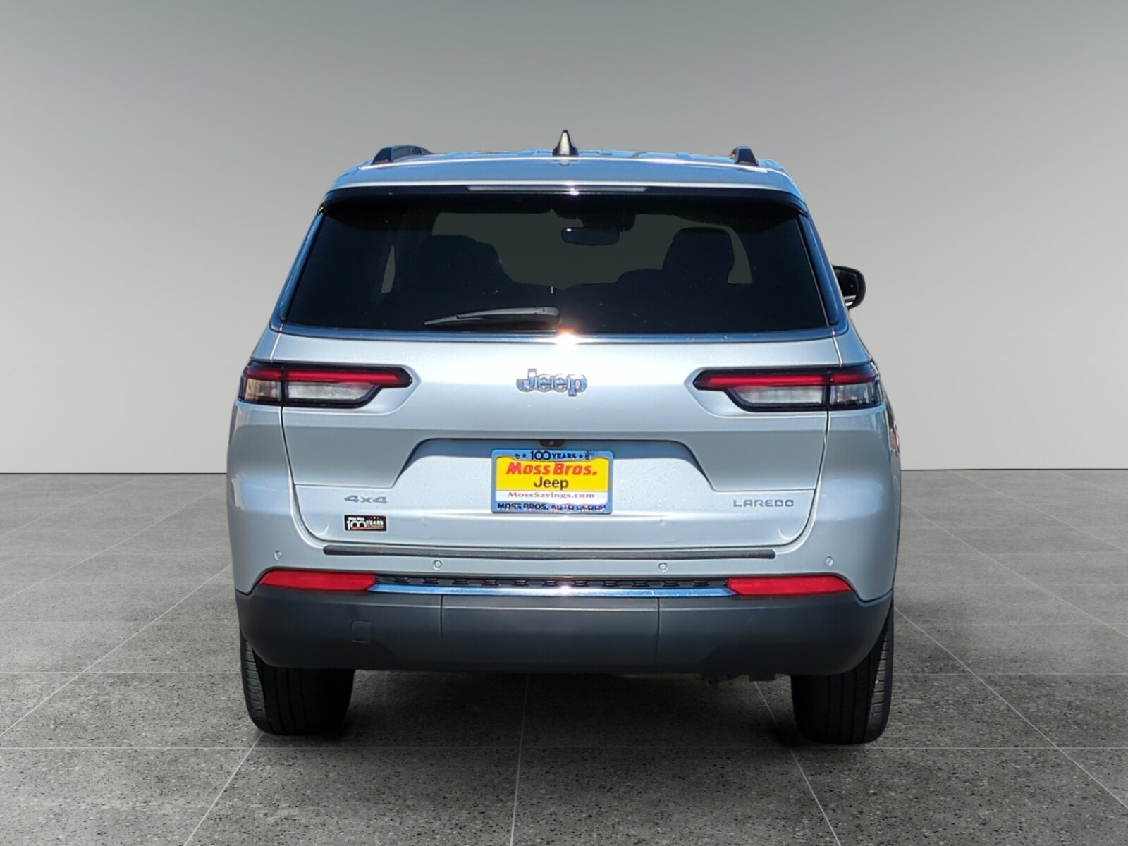 2023 Jeep Grand Cherokee Laredo photo 3