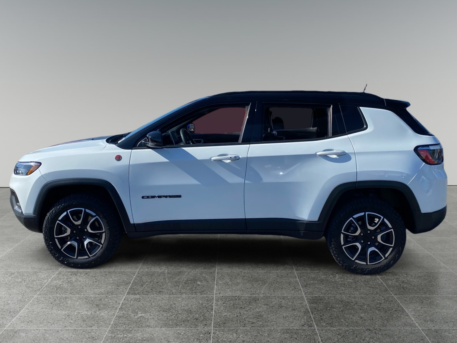 2024 Jeep Compass Trailhawk photo 2