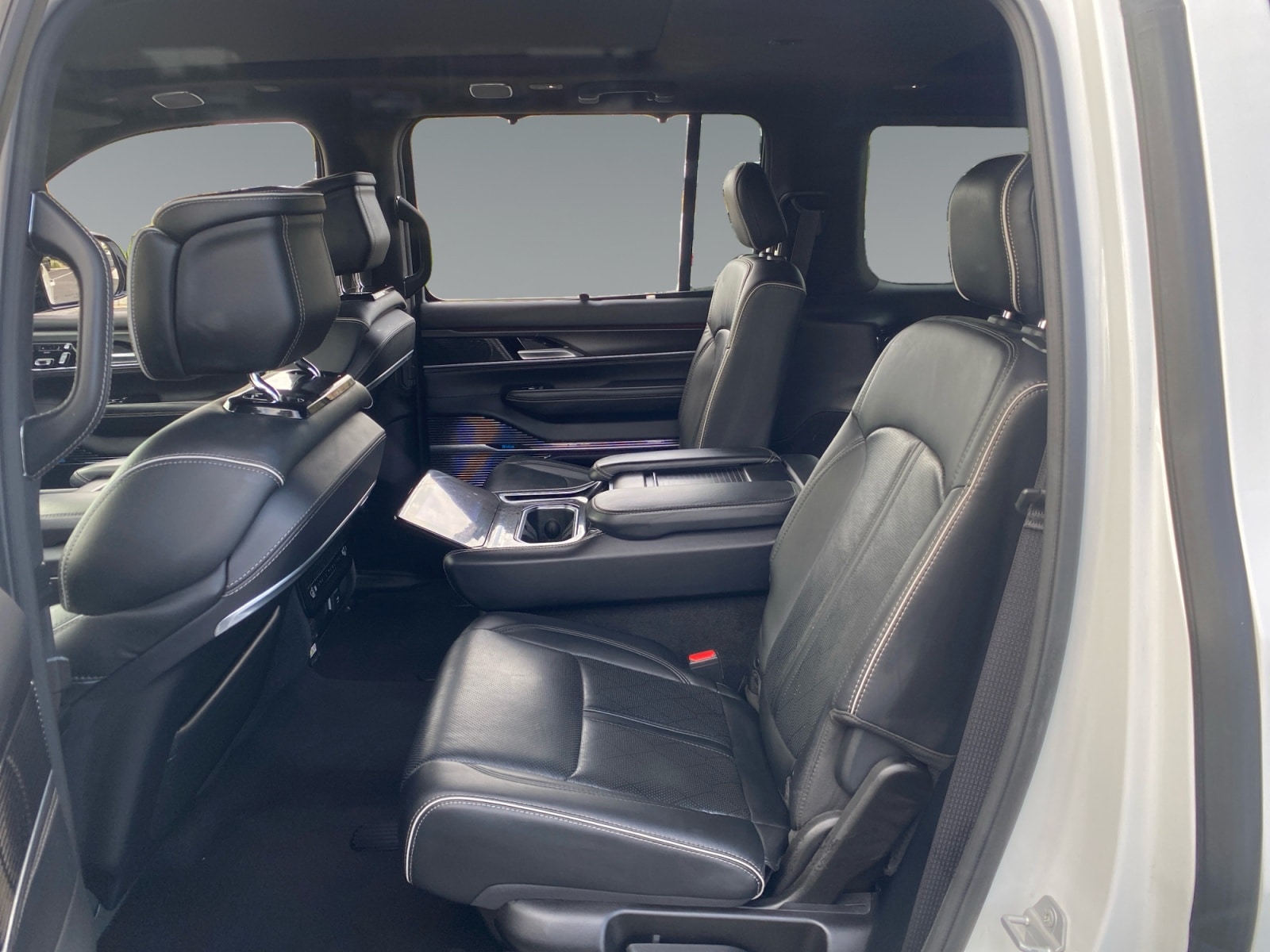 2024 Jeep Grand Wagoneer Series II - Photo 12