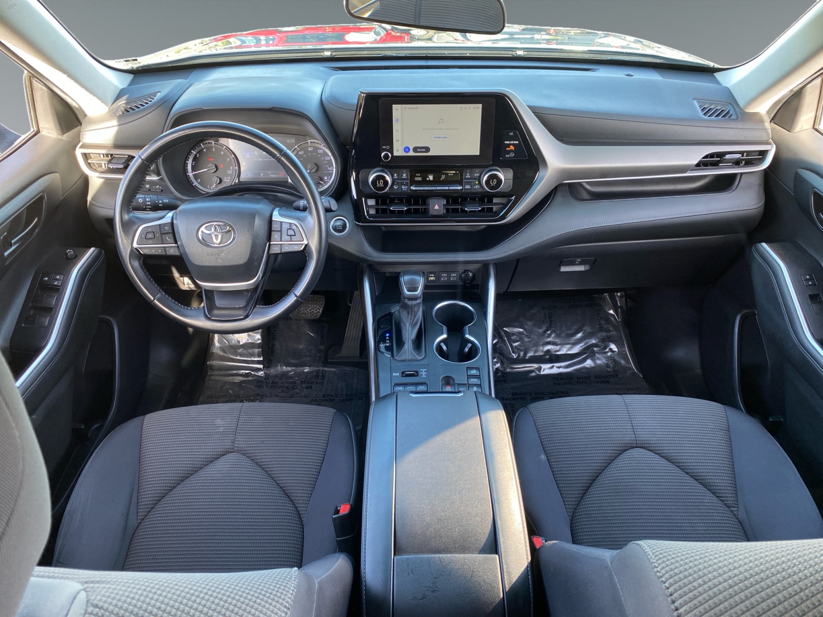 2024 Toyota Highlander LE - Photo 10