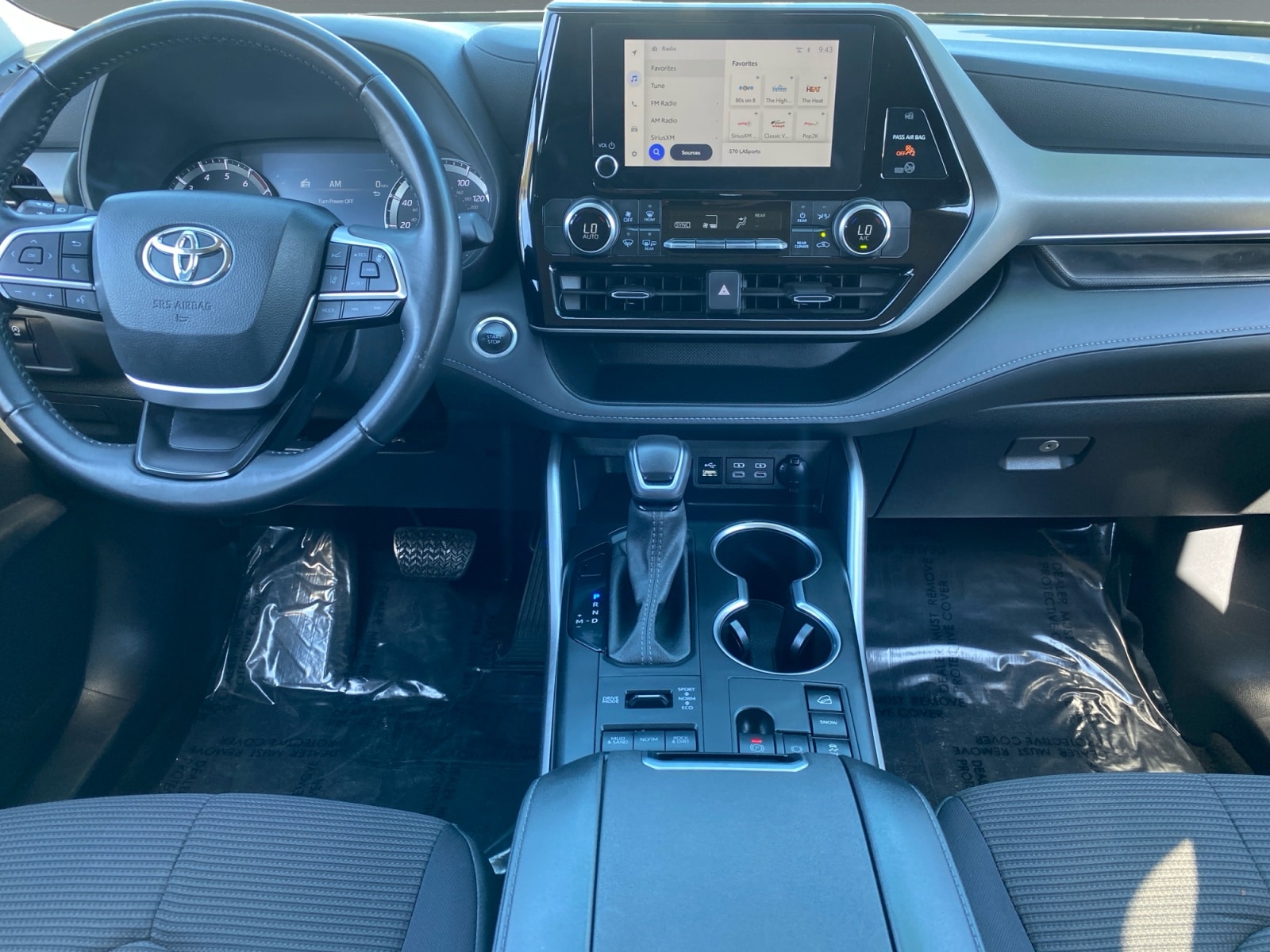 2024 Toyota Highlander LE - Photo 11