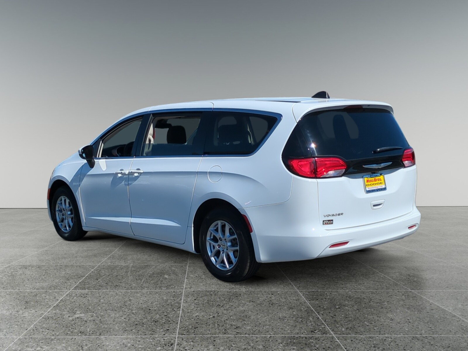 2023 Chrysler Voyager LX photo 2