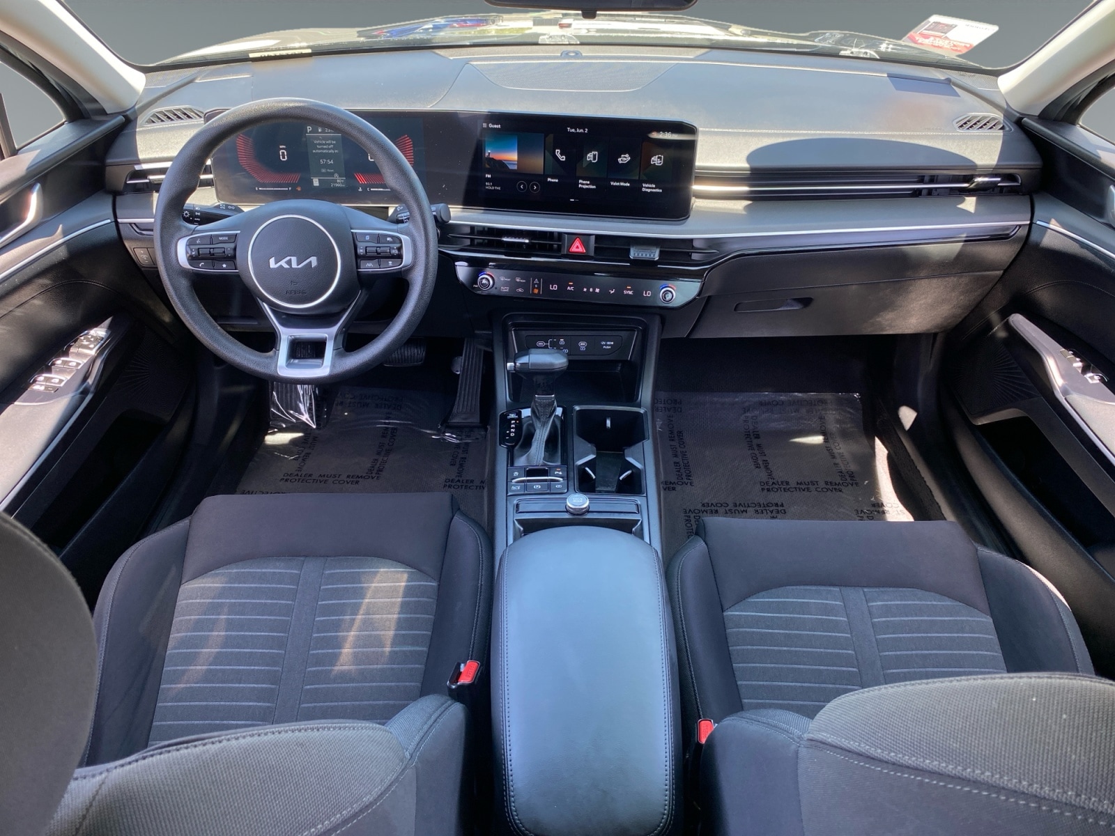 2025 Kia K5 LXS - Photo 10