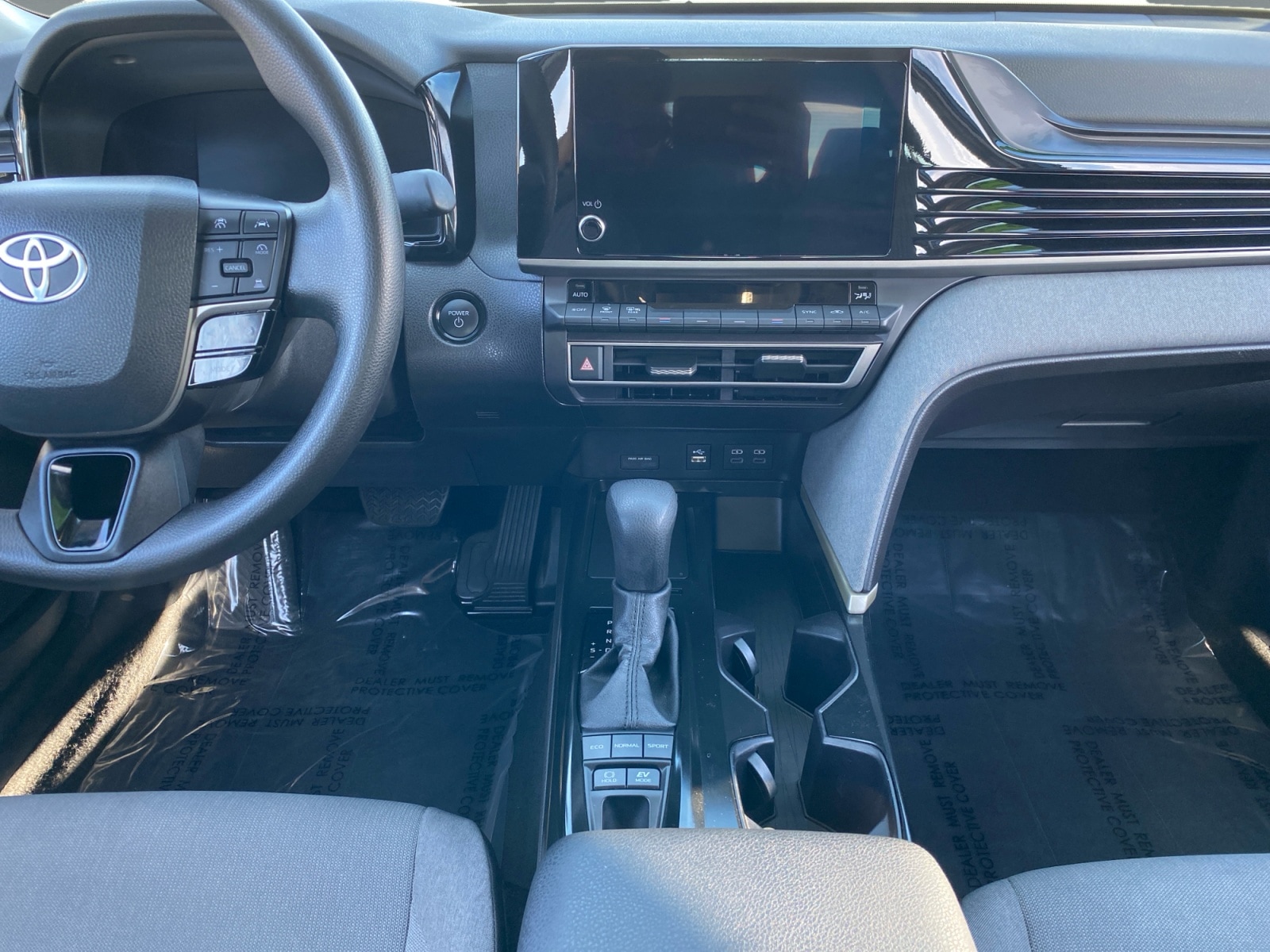 2025 Toyota Camry LE - Photo 11