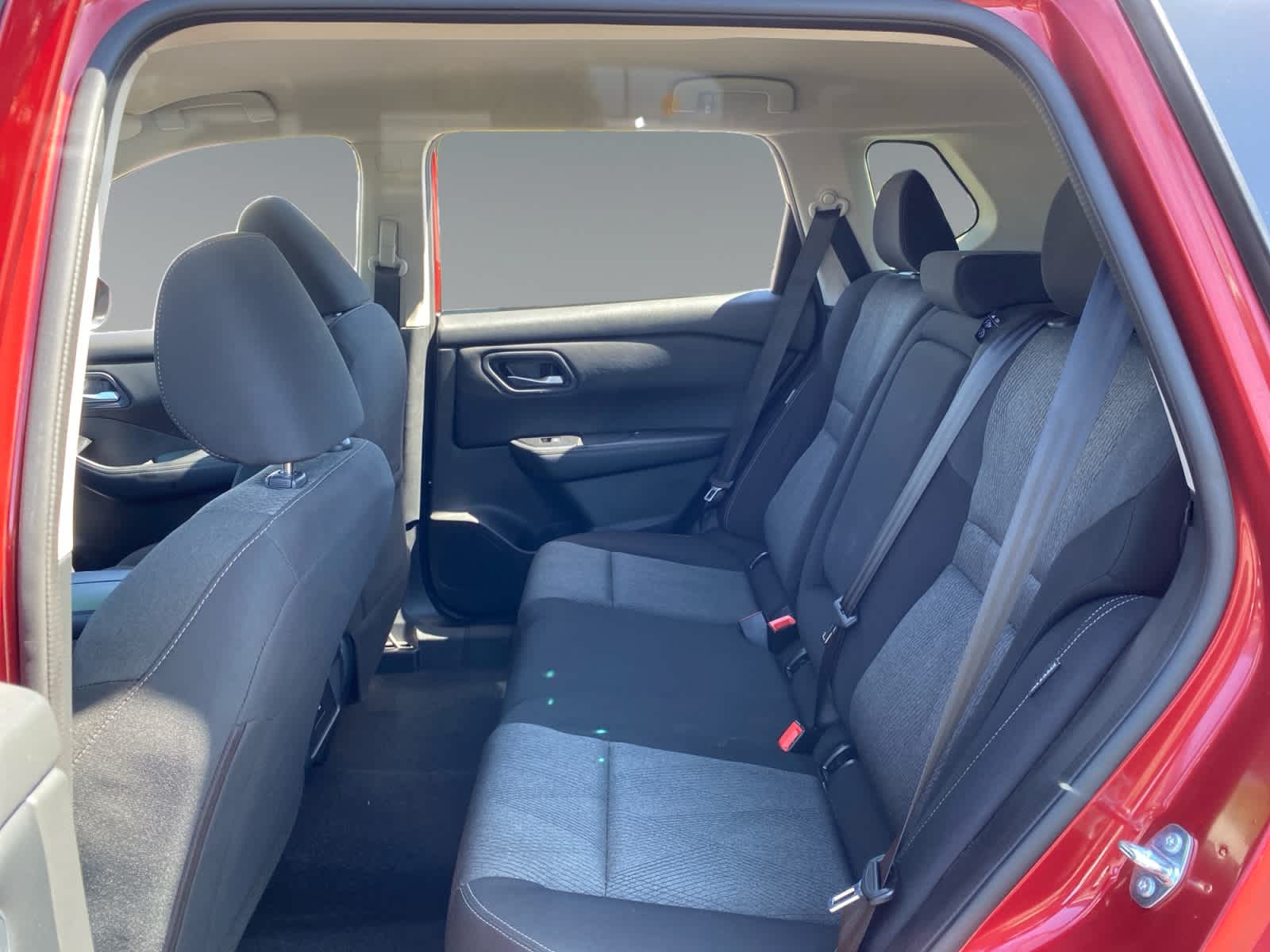 2025 Nissan Rogue SV - Photo 13