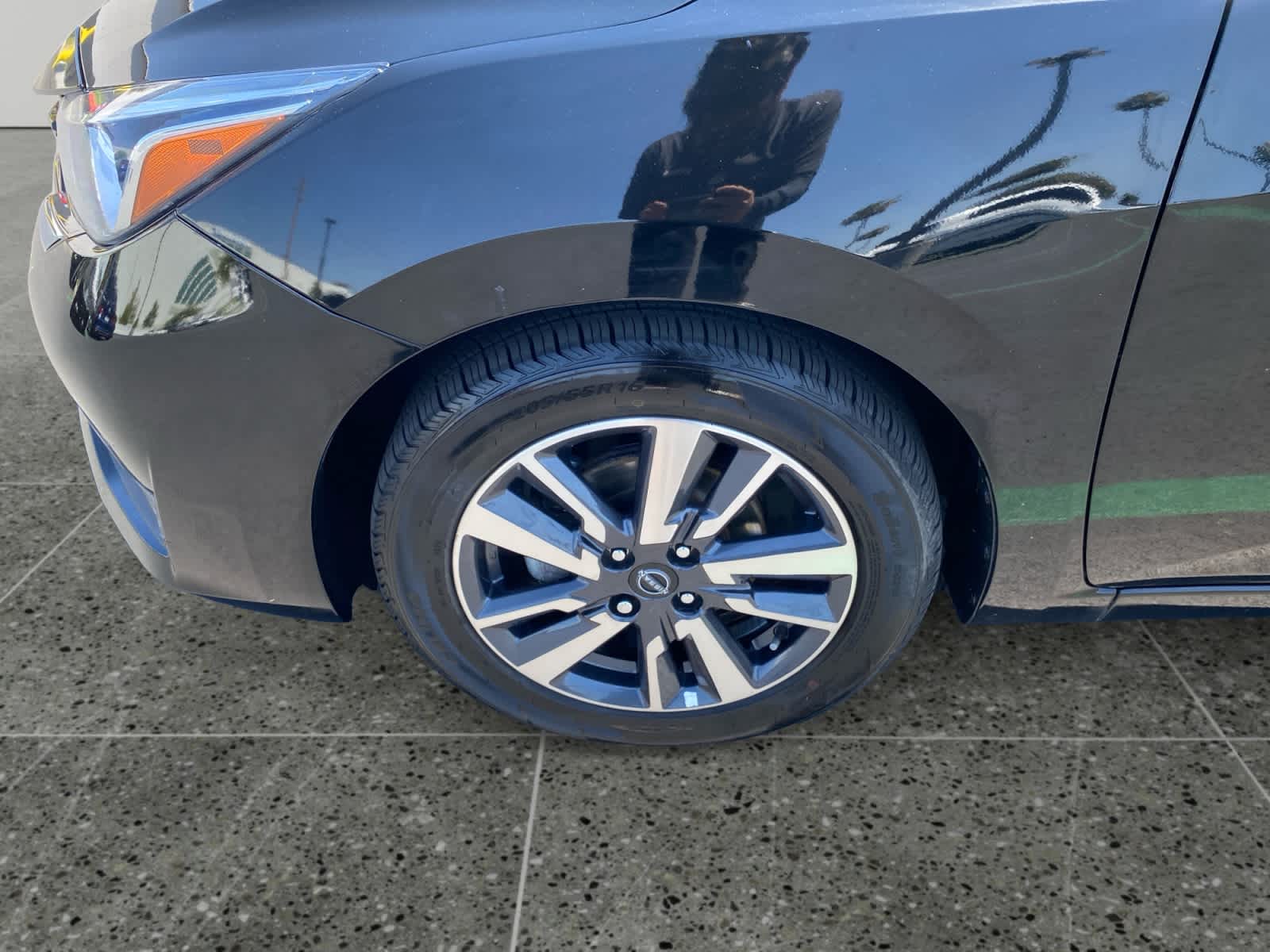 2023 Nissan Versa Sedan SV - Photo 14