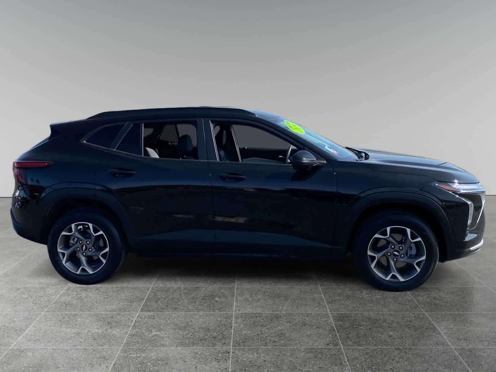 2025 Chevrolet Trax LT photo 6