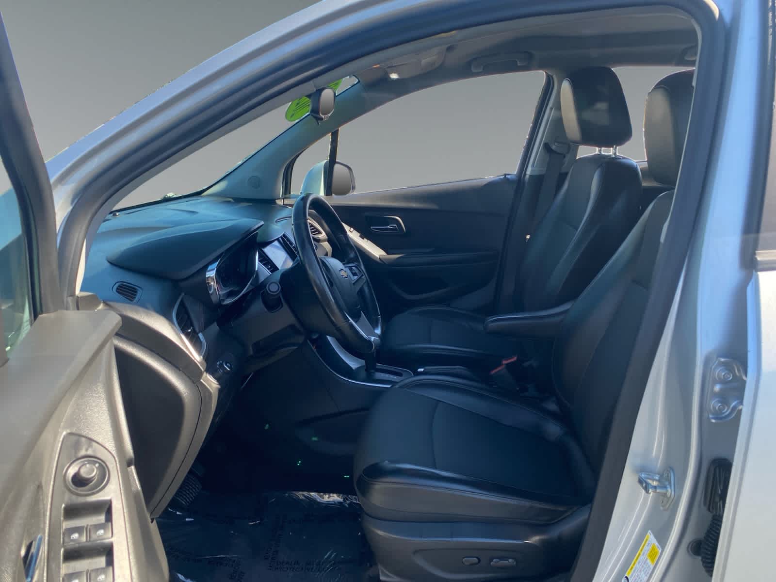 2022 Chevrolet Trax LT - Photo 9