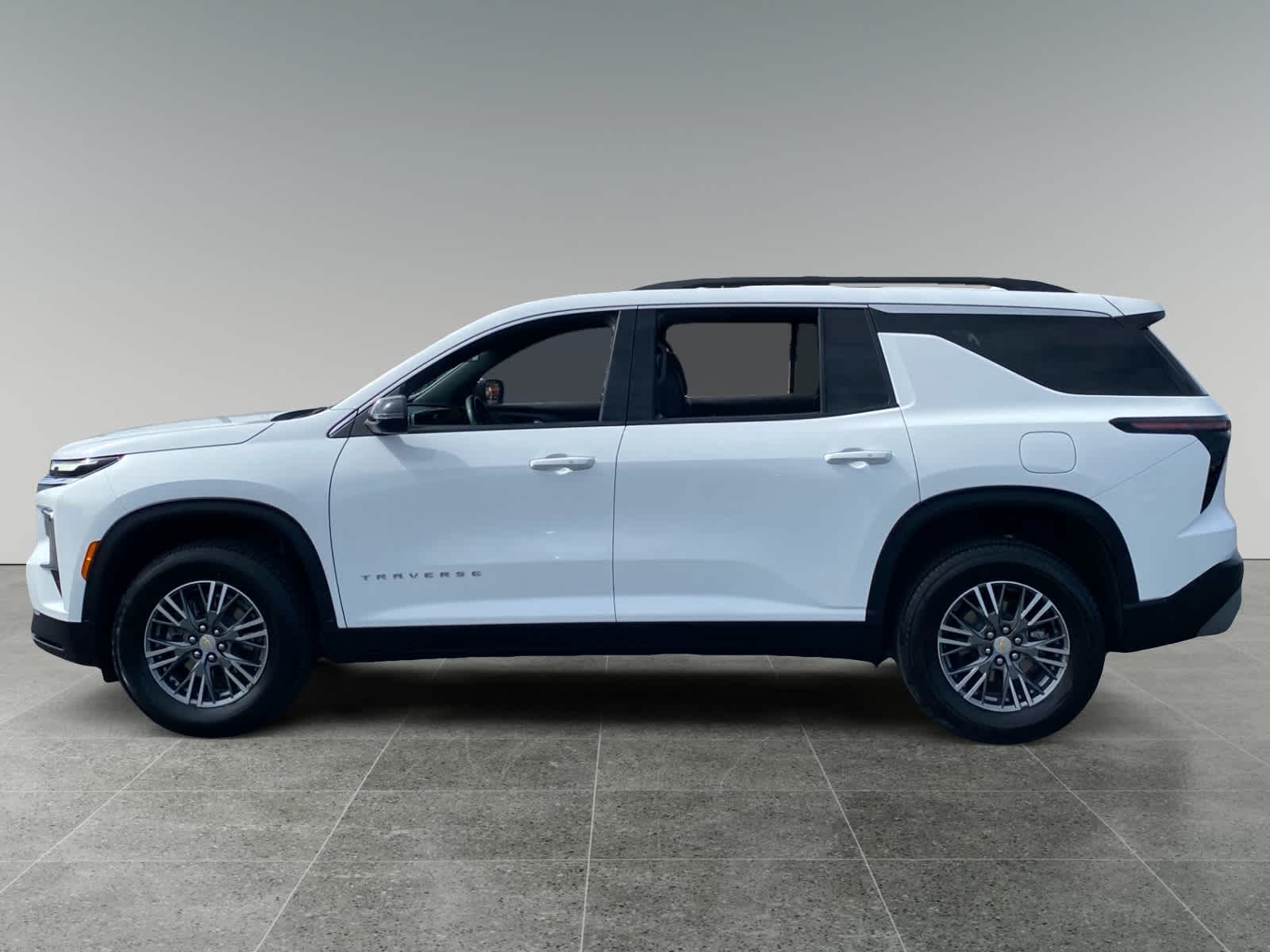 2025 Chevrolet Traverse LT photo 2