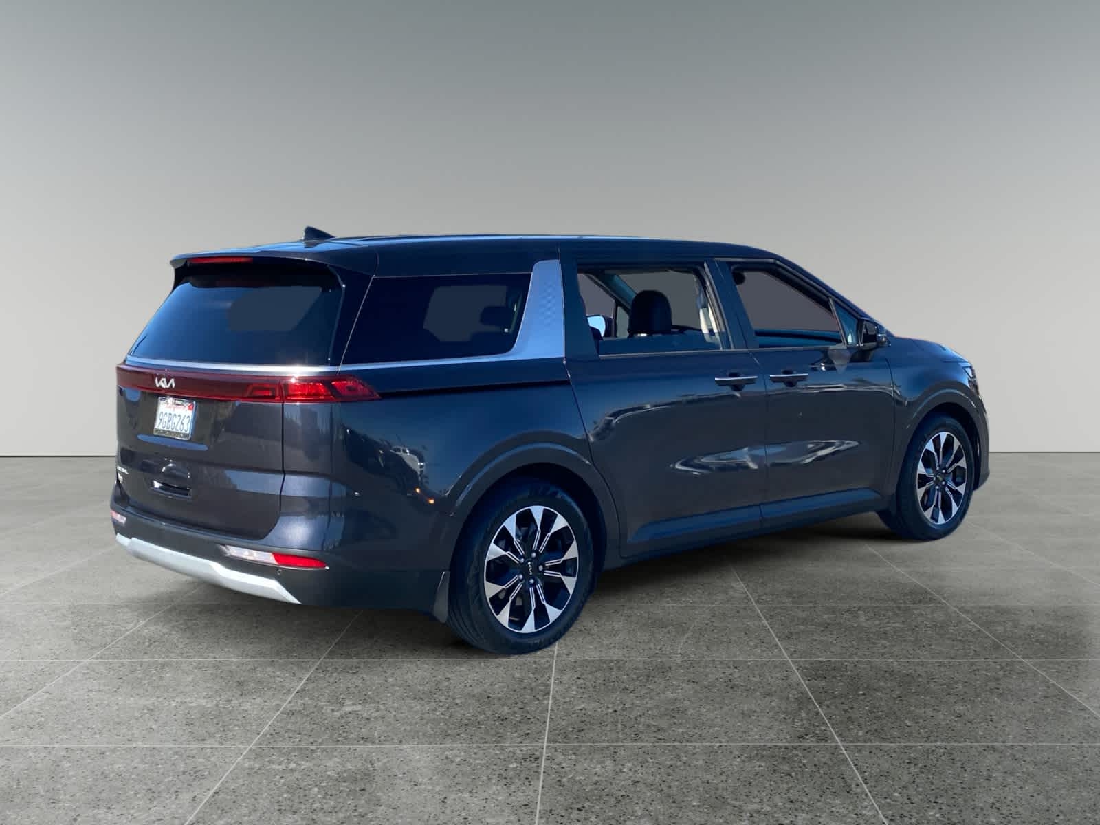 2023 Kia Carnival EX photo 5