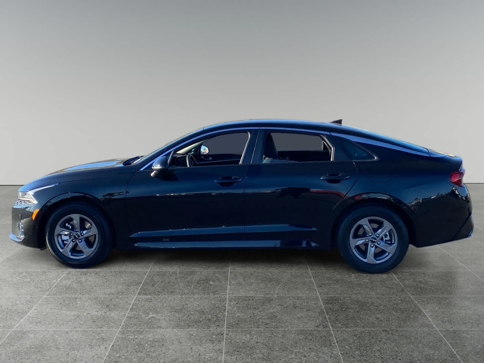 2023 Kia K5 LXS photo 2