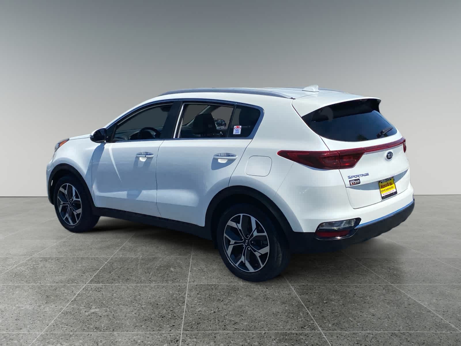 2021 Kia Sportage EX - Photo 3