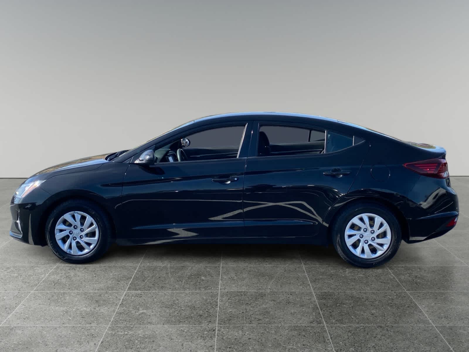 2020 Hyundai Elantra SE photo 2