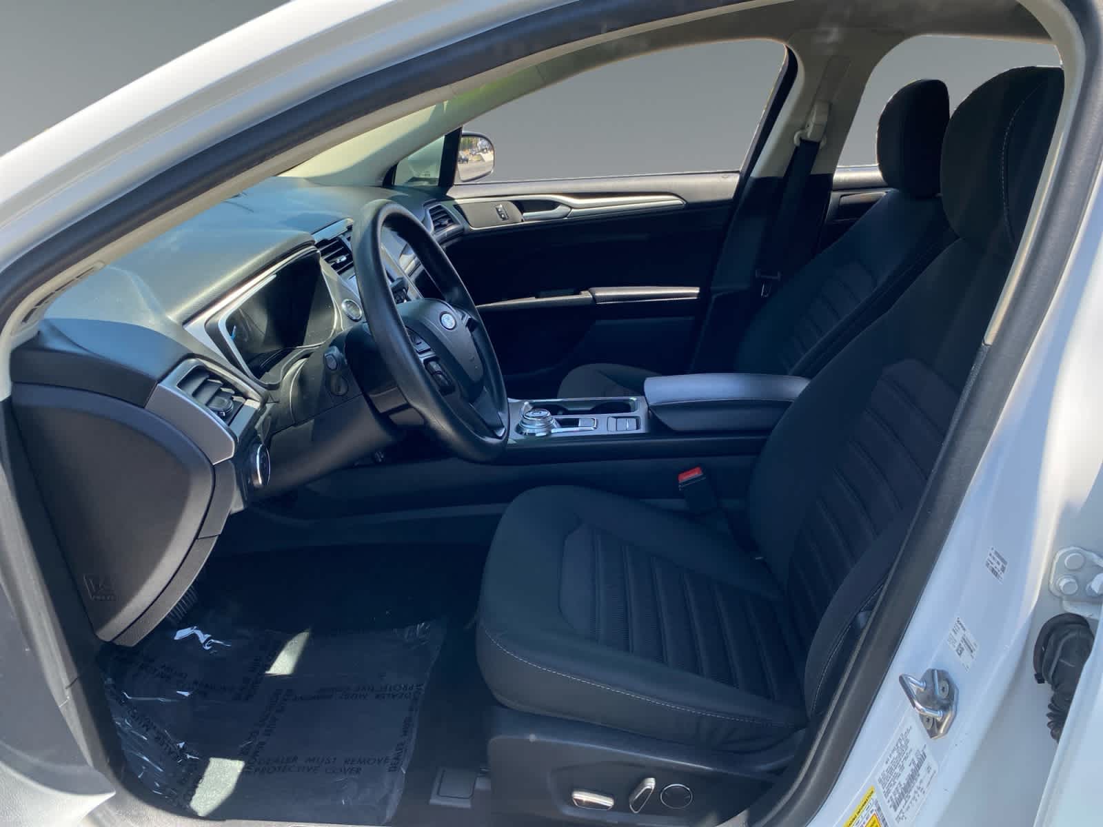 2020 Ford Fusion SE - Photo 9