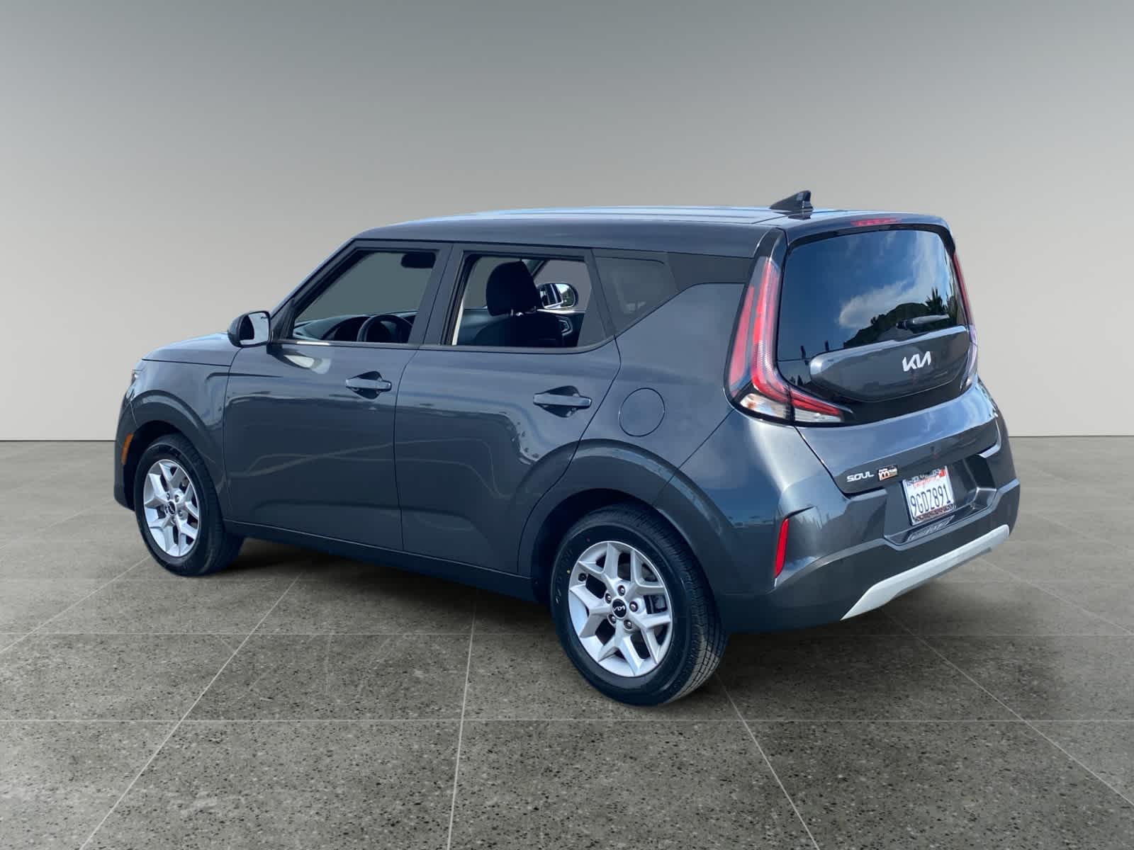 2023 Kia Soul LX photo 3