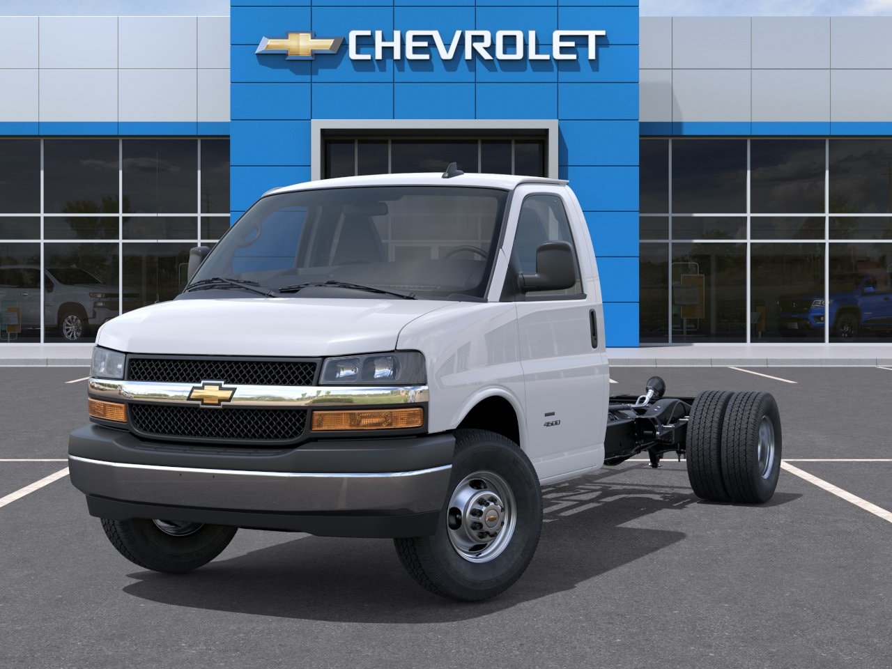 2026 Chevrolet Express Cutaway 3500 1WT photo 6