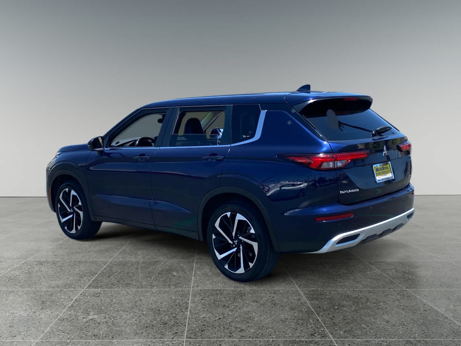 2024 Mitsubishi Outlander SE - Photo 3