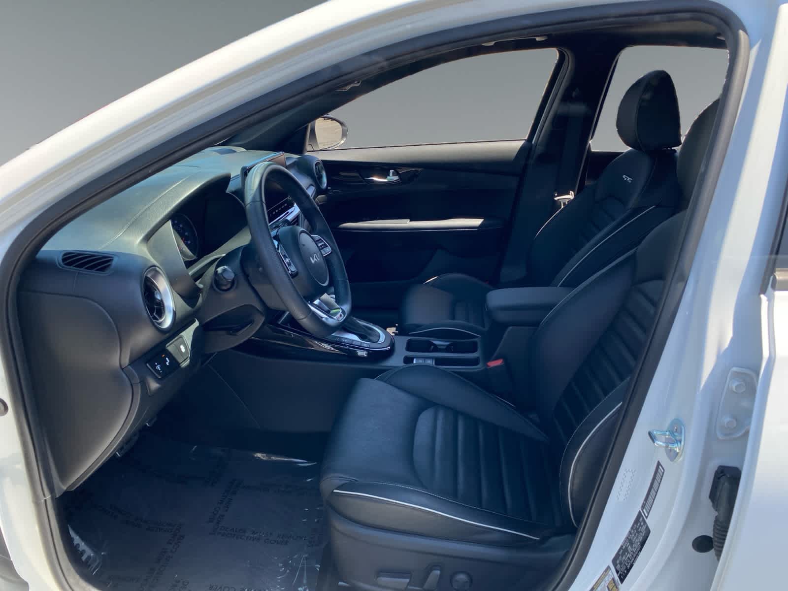2023 Kia Forte GT-Line - Photo 9