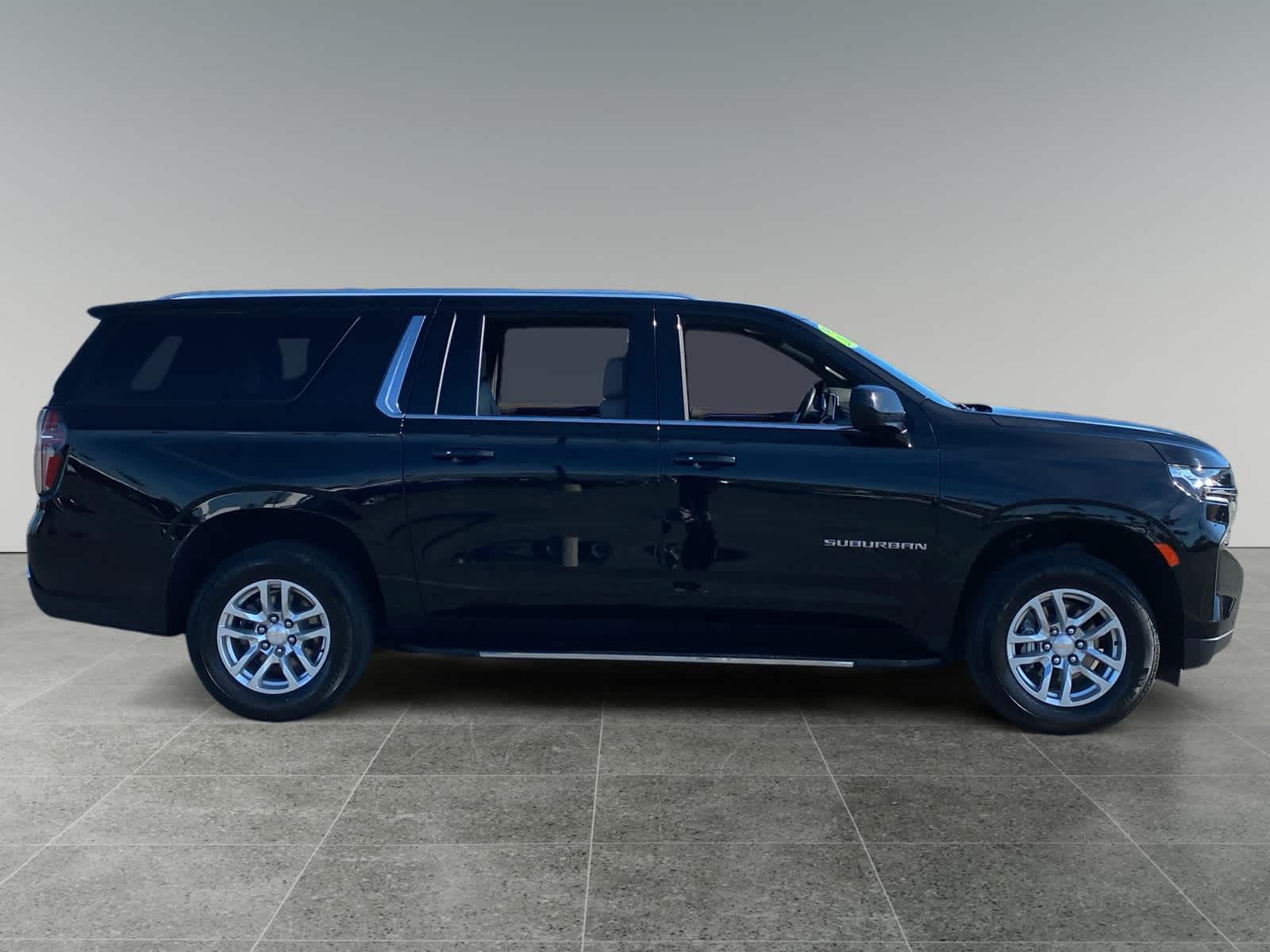 2024 Chevrolet Suburban LT photo 6