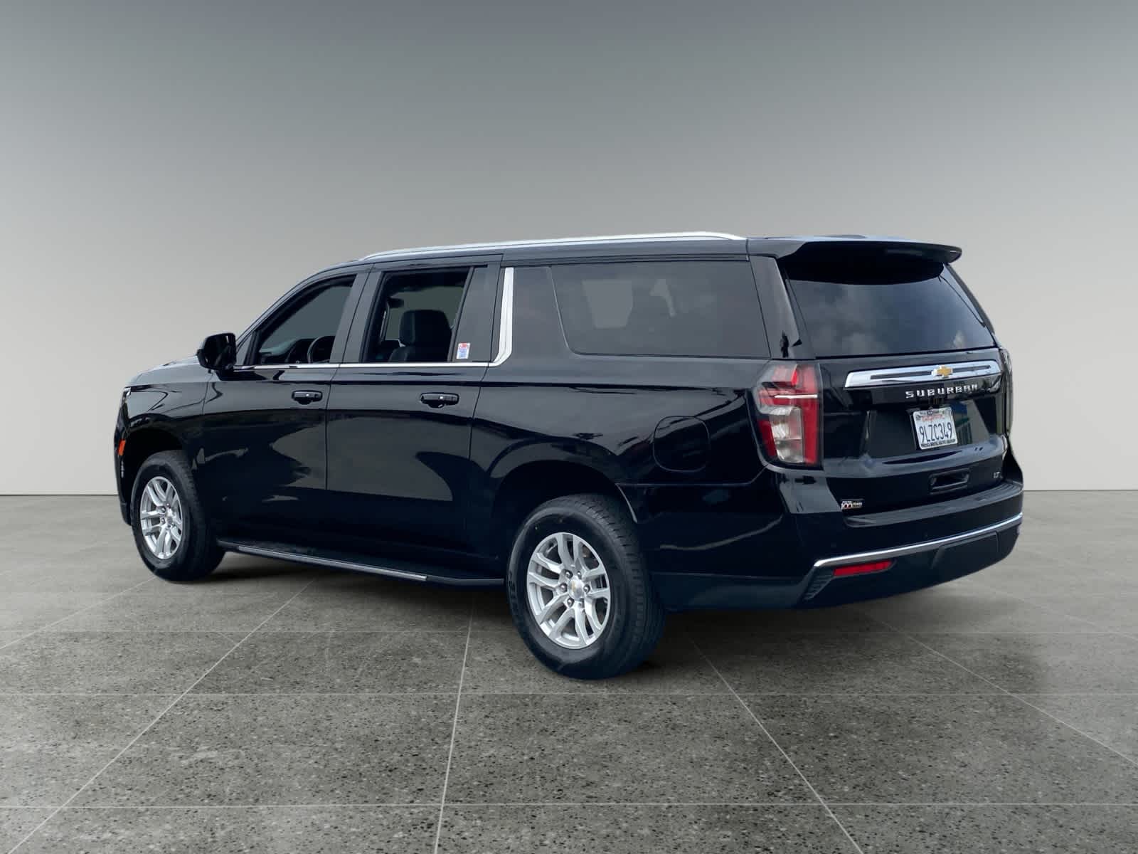 2024 Chevrolet Suburban LT photo 3