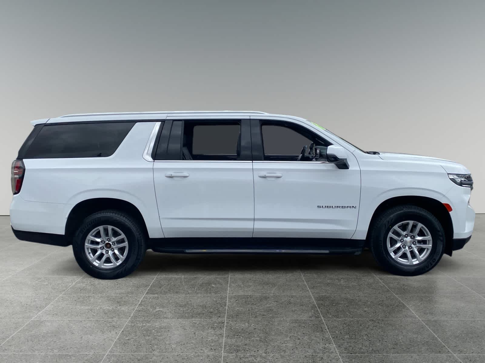2022 Chevrolet Suburban LT - Photo 6