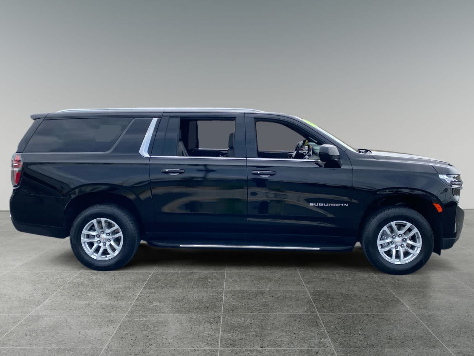 2024 Chevrolet Suburban LT photo 6