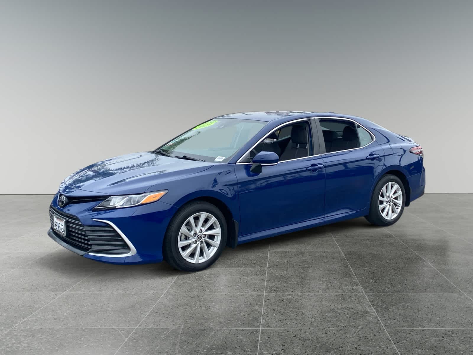 2023 Toyota Camry LE - Photo 1
