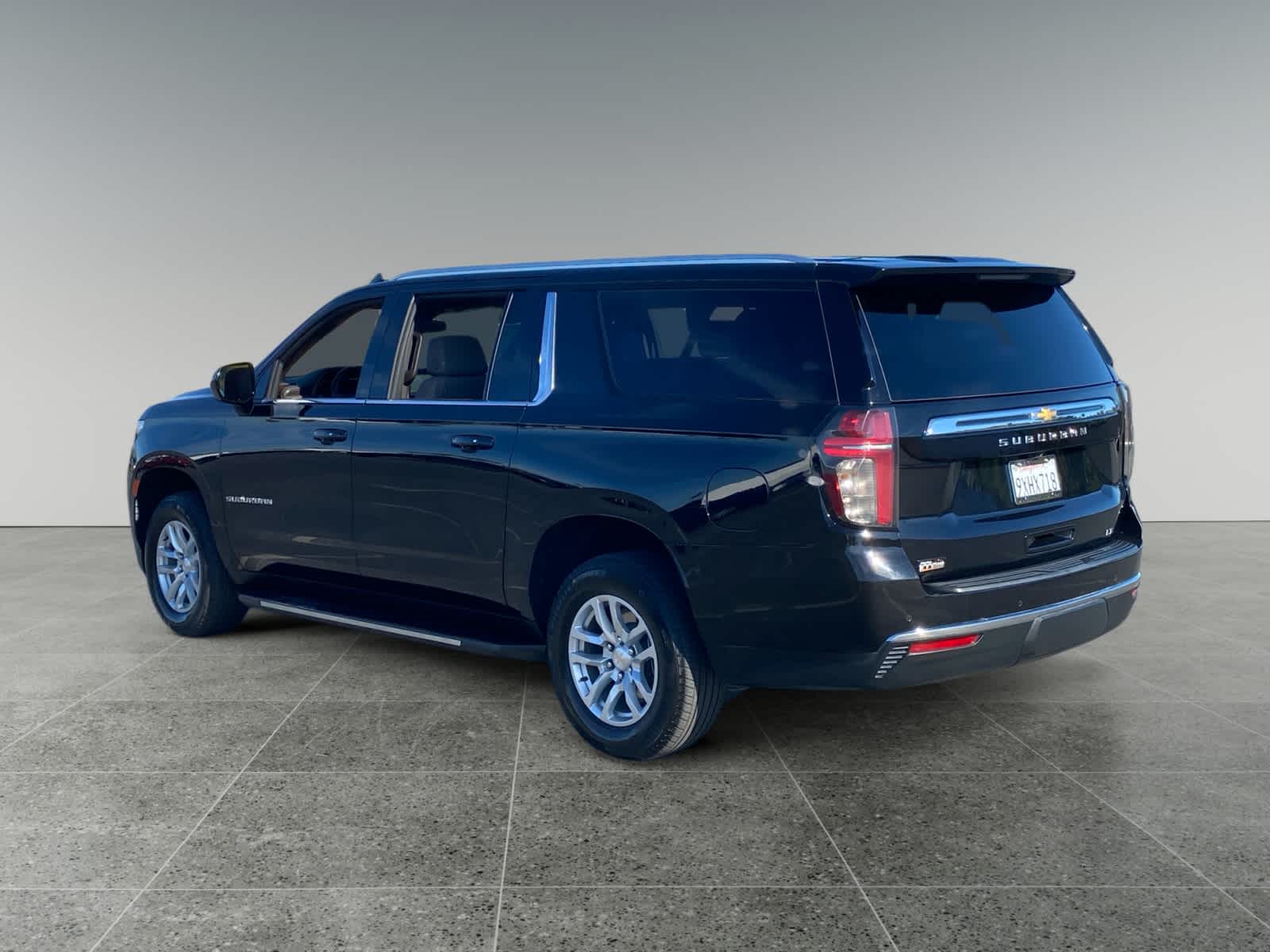 2024 Chevrolet Suburban LT photo 3
