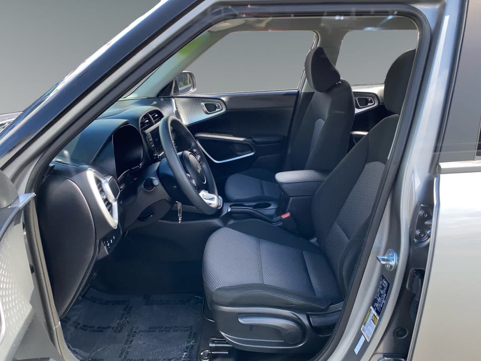 2025 Kia Soul LX - Photo 9