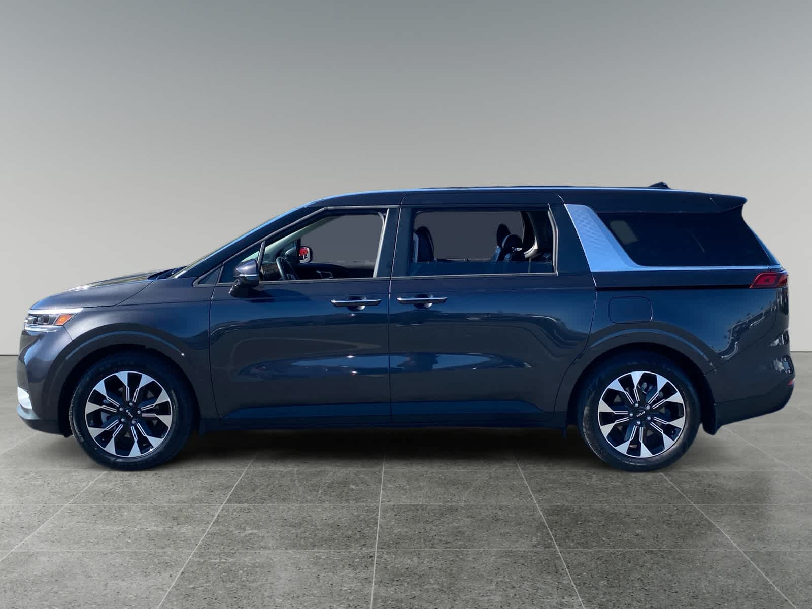 2023 Kia Carnival EX photo 2