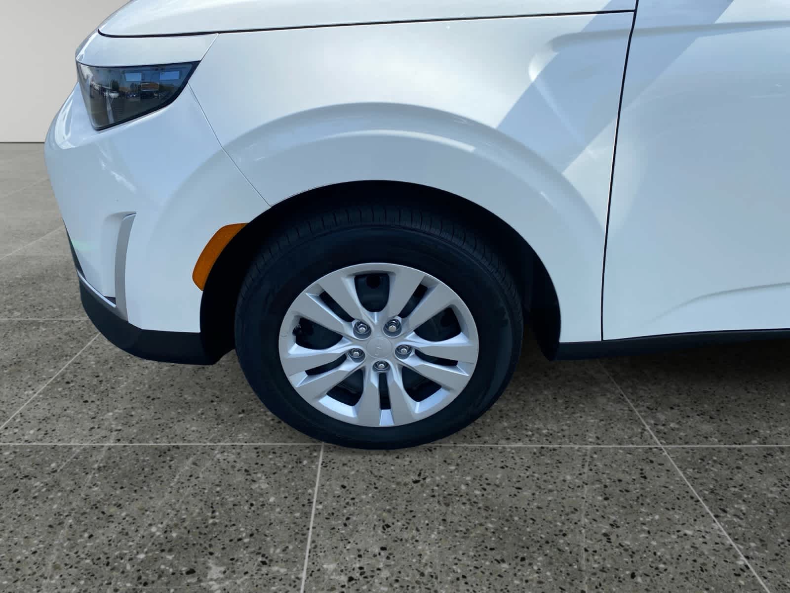 2025 Kia Soul LX - Photo 14