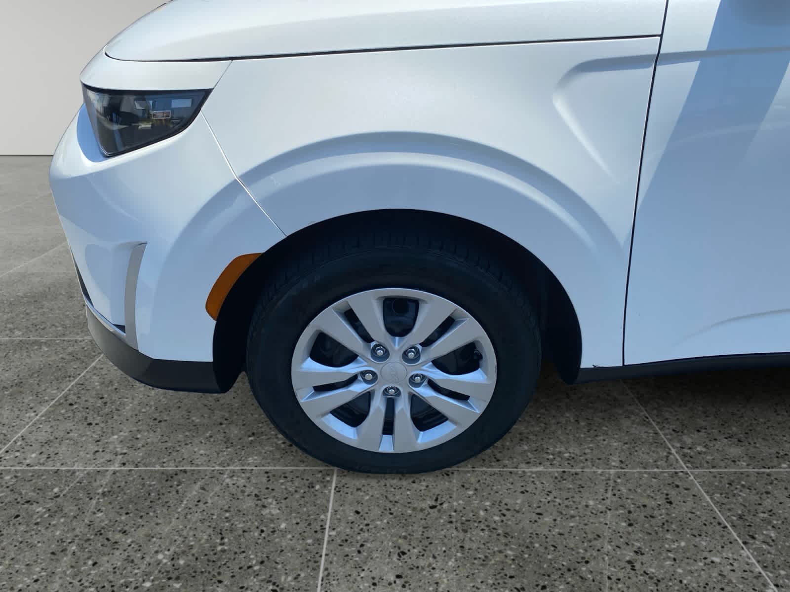 2023 Kia Soul LX - Photo 14