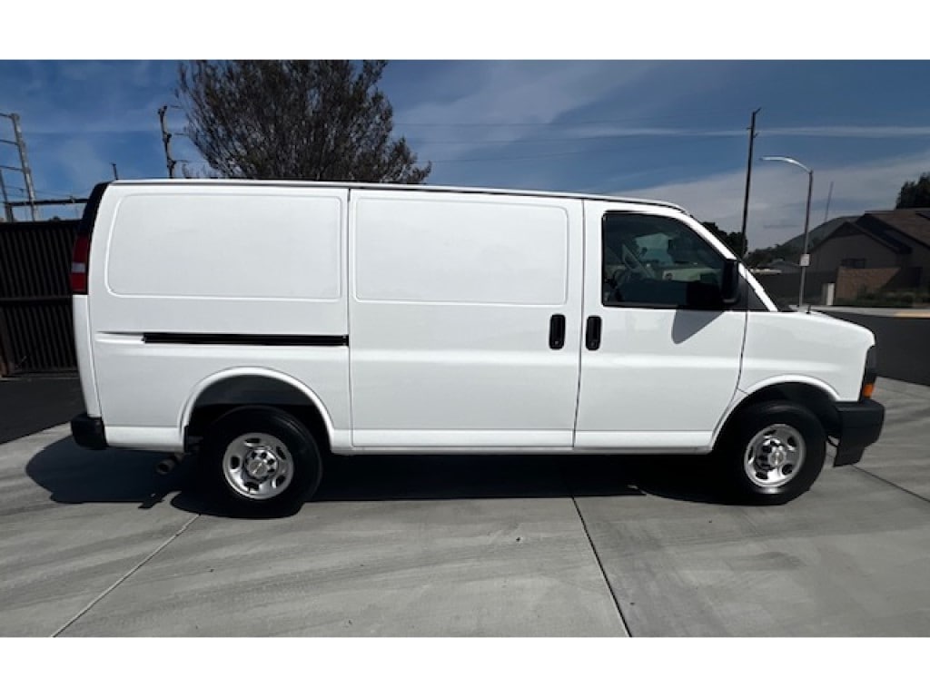 2026 Chevrolet Express 2500 Work Van HD's photo