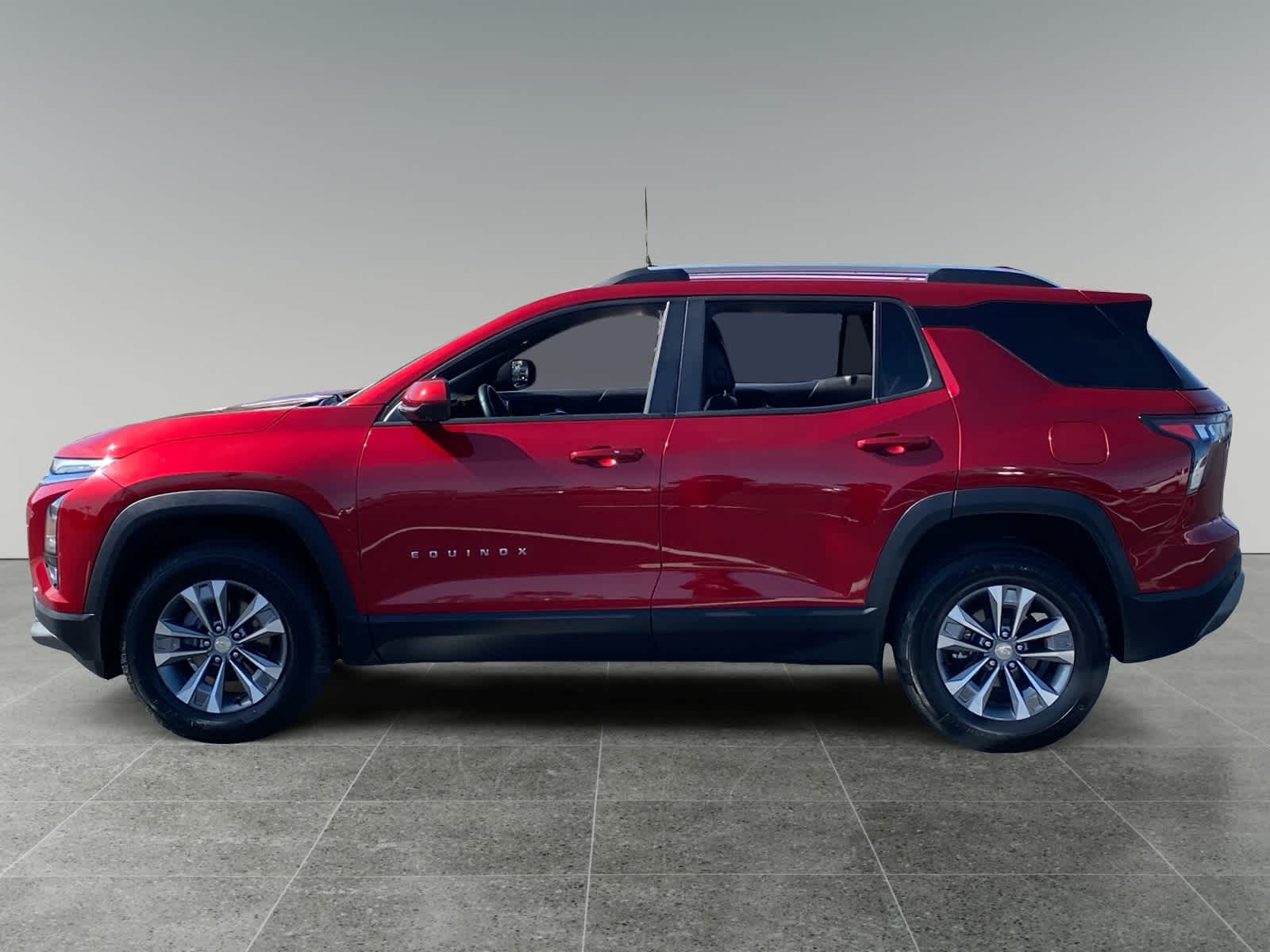 2025 Chevrolet Equinox LT photo 2