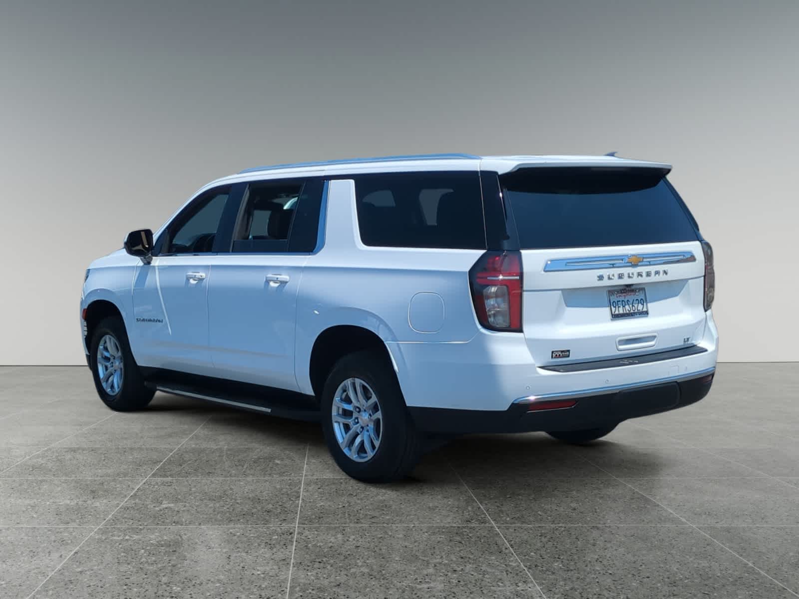 2023 Chevrolet Suburban LT photo 3