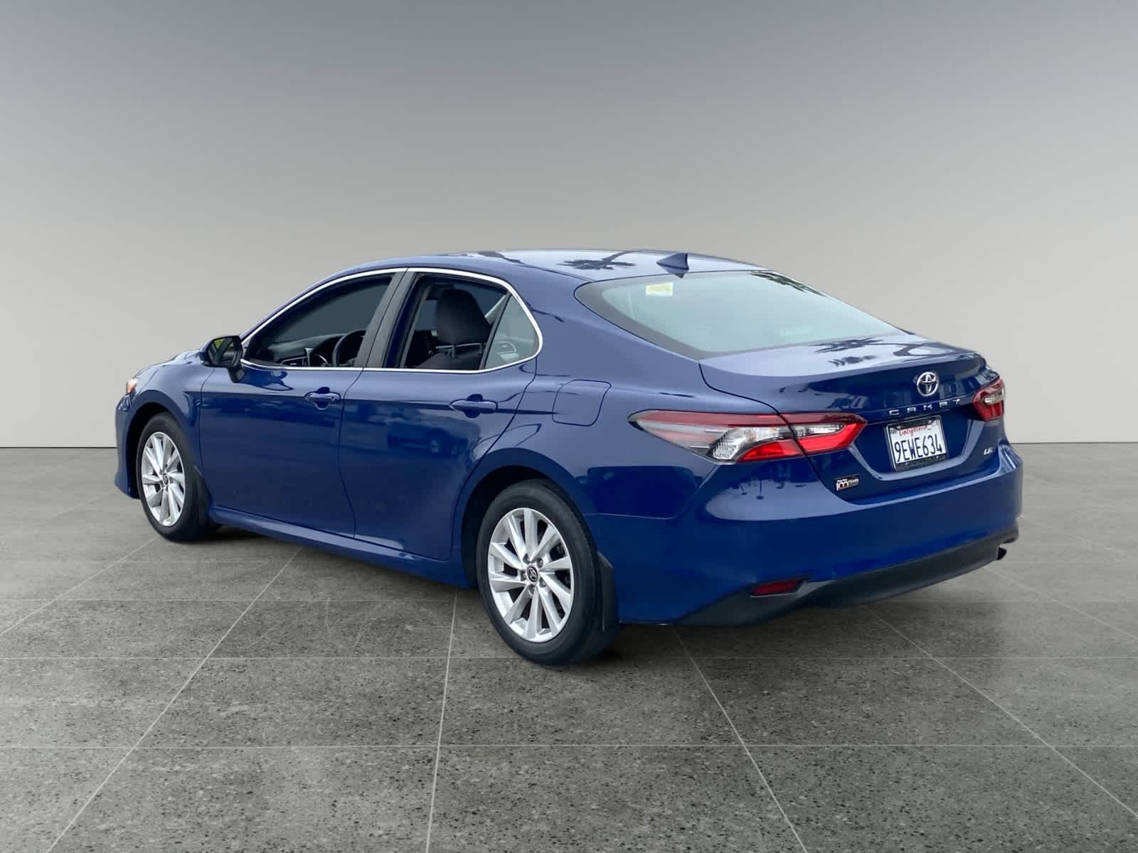 2023 Toyota Camry LE - Photo 3
