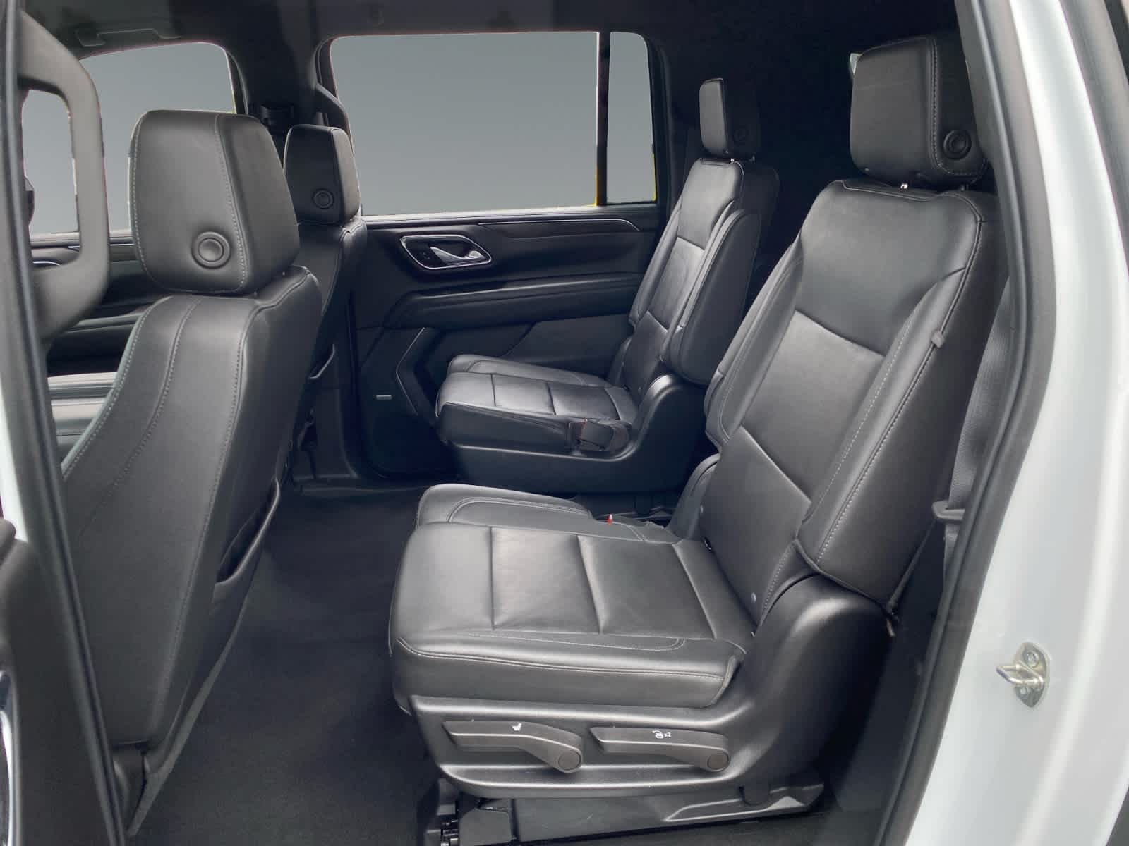 2022 Chevrolet Suburban LT - Photo 13