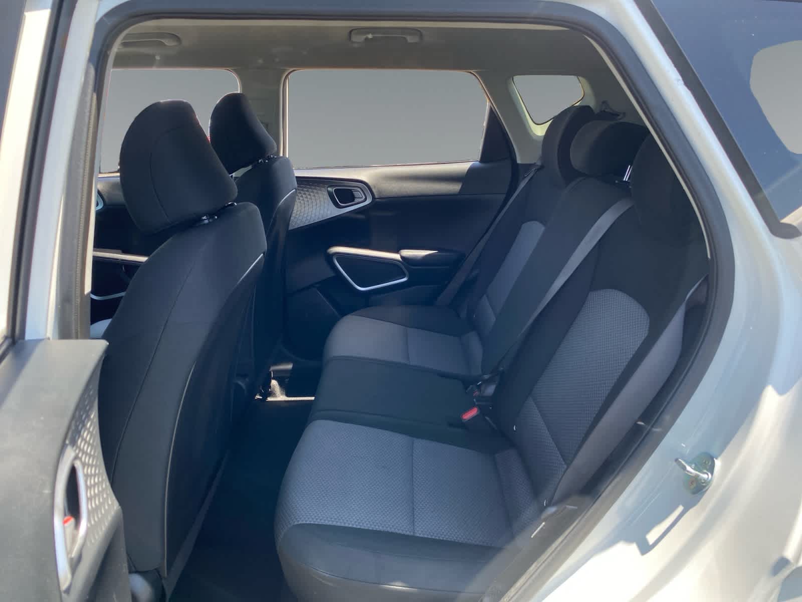 2023 Kia Soul LX - Photo 13