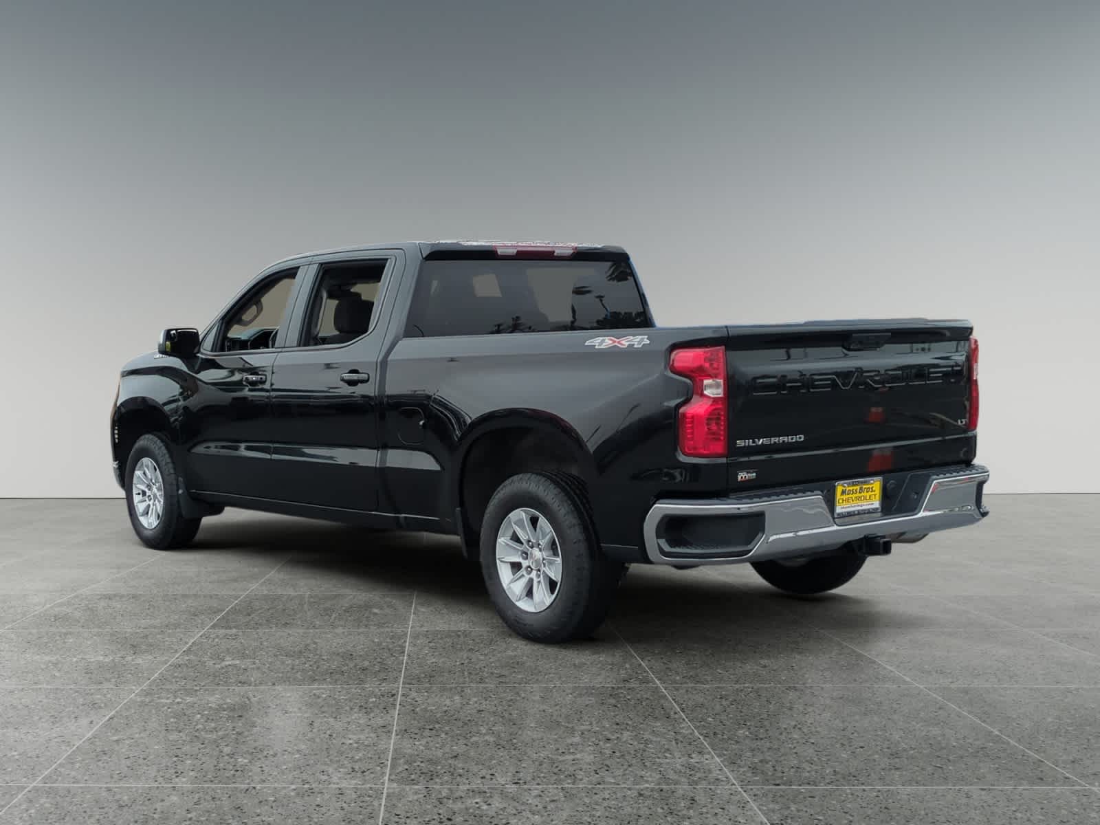 2023 Chevrolet Silverado 1500 LT photo 3