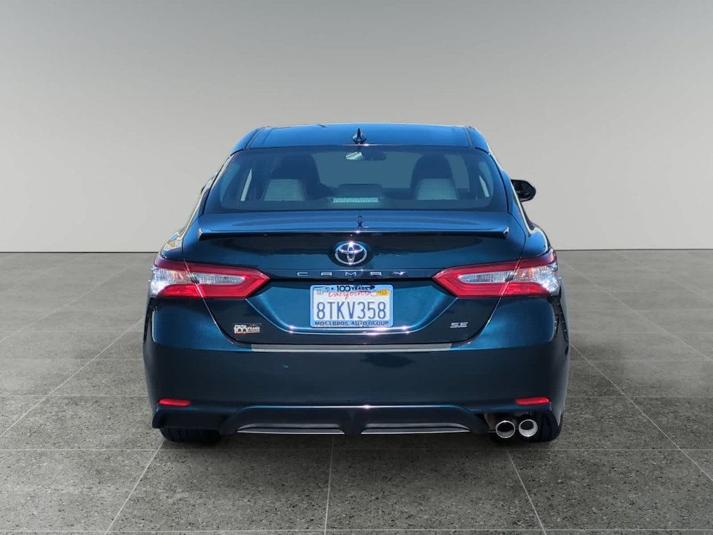 Used 2020 Toyota Camry SE Sedan